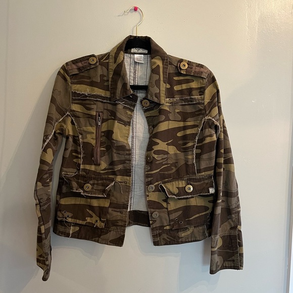 Angel kiss. Women’s camo button down jacket - Picture 2 of 4